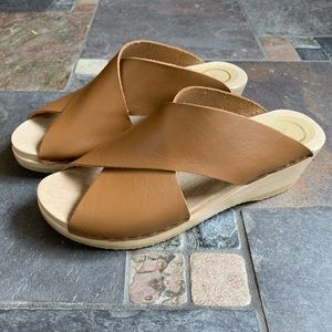 No. 6 Frida Clog on Mid Wedge in Desert size 42